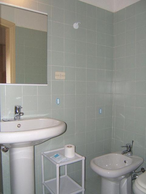 Hotel Diana Gardone Riviera Luaran gambar